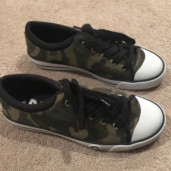 guess sneakers camouflage